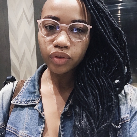 ✨🖤✨ MEET YOUR POSHER! ✨🖤✨ - Picture 2 of 3